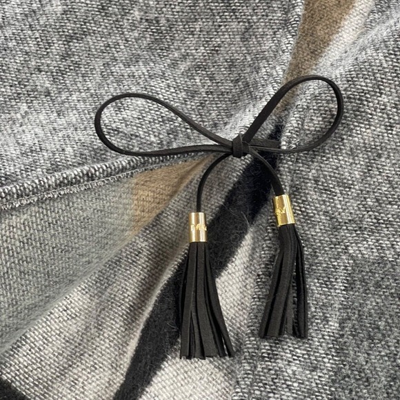 Marc New York Shawl One Size Tan Gray Plaid Fringe Soft Tassel Tie Front Wrap - Picture 4 of 15